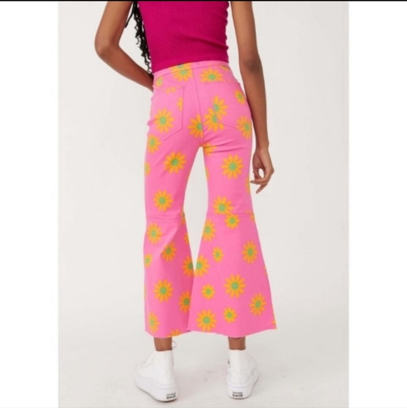 NEW Free People Youthquake Printed CropFlare Jeans in Lipstick Comb - Picture 4 of 5